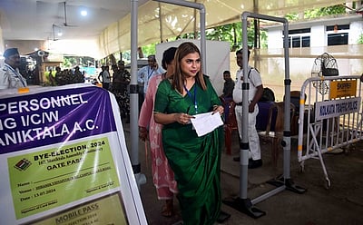 13 தொகுதி இடைத்தேர்தல் முடிவு: காங்., - 4, திரிணமூல் - 4 தொகுதிகளில் வெற்றி!